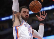 开云体育在线-灰熊血洗雷霆，拉文完成帽子戏法