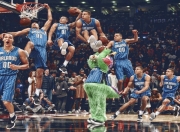 开云体育直播-横扫之夜，德罗赞的火焰，当公牛在湖人面前燃尽