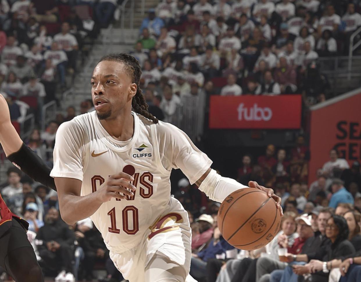 巴西男篮险胜篮网B队,米切尔爆发神勇 巴西男篮险胜篮网B队,米切尔爆发神勇