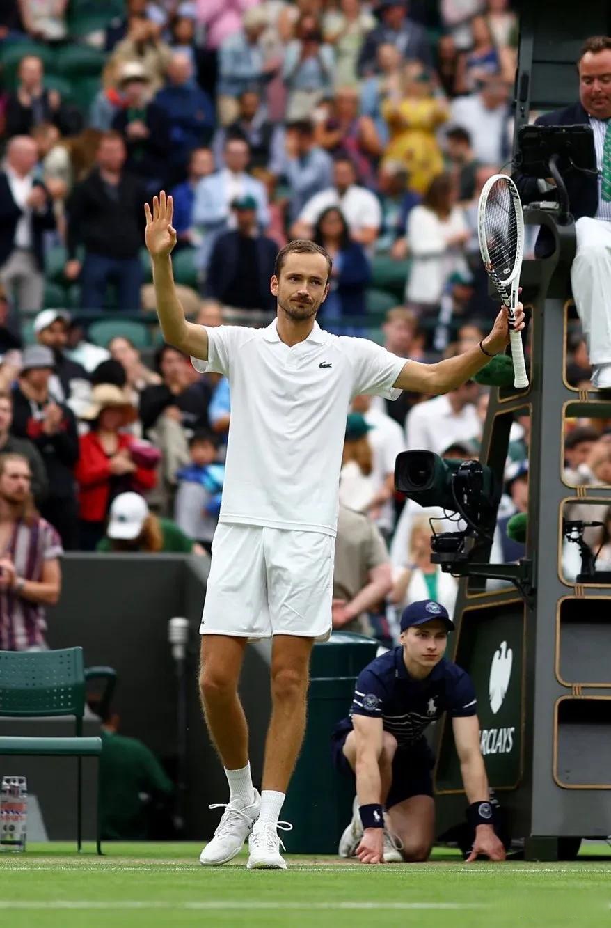 澳大利亚网球队绝杀西班牙网球队,梅德韦杰夫制霸全场的简单介绍 澳大利亚网球队绝杀西班牙网球队,梅德韦杰夫制霸全场的简单介绍