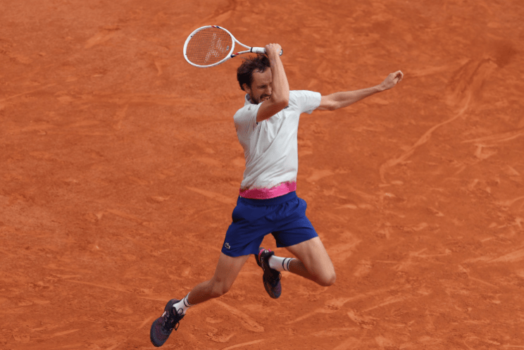 西班牙网球队爆冷意大利网球队，梅德韦杰夫绝境逆转的简单介绍