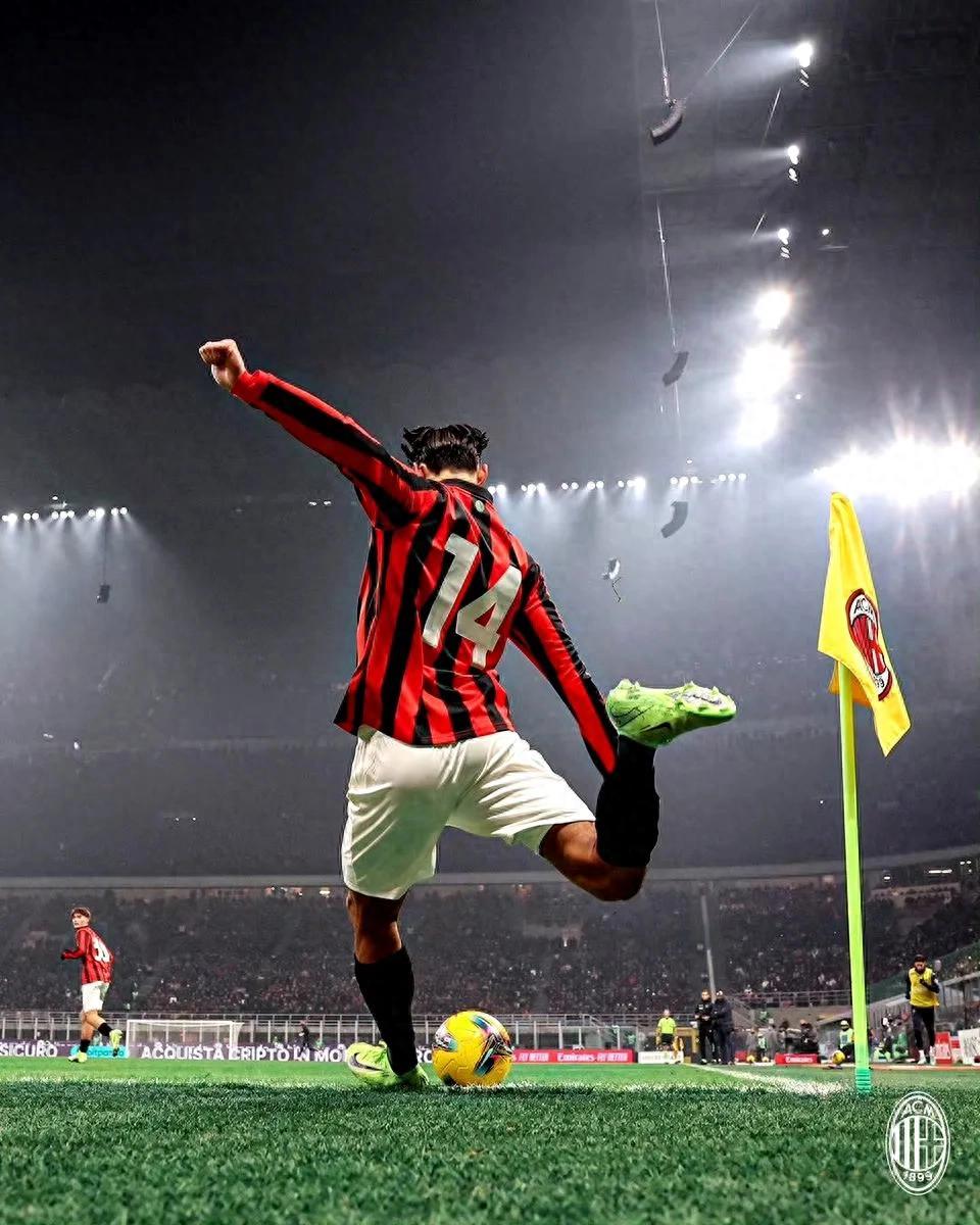 意甲赛场战火重燃,球员奋力拼搏 意甲赛场战火重燃,球员奋力拼搏