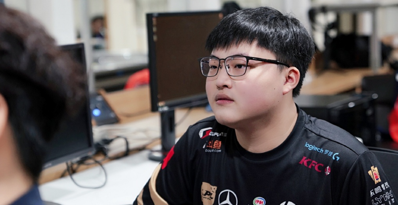 亚眠主场以微弱之差落败,实力略显不足 亚眠主场以微弱之差落败,实力略显不足