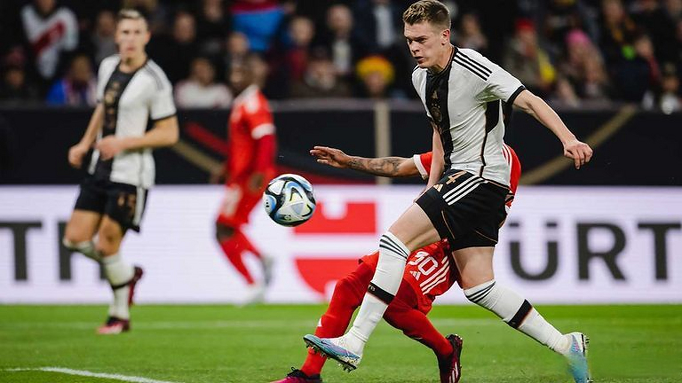 弗赖堡防线硬朗，逼平强劲的对手的简单介绍