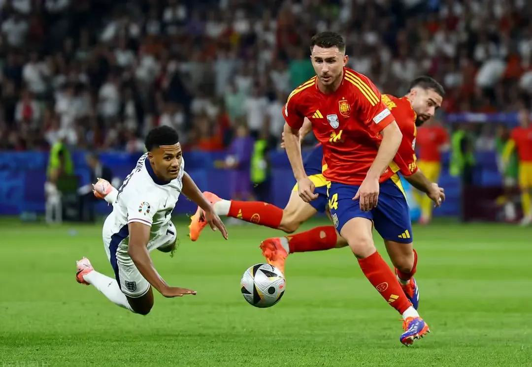 欧洲顶级俱乐部间的激烈对决令球迷热血沸腾的简单介绍 欧洲顶级俱乐部间的激烈对决令球迷热血沸腾的简单介绍