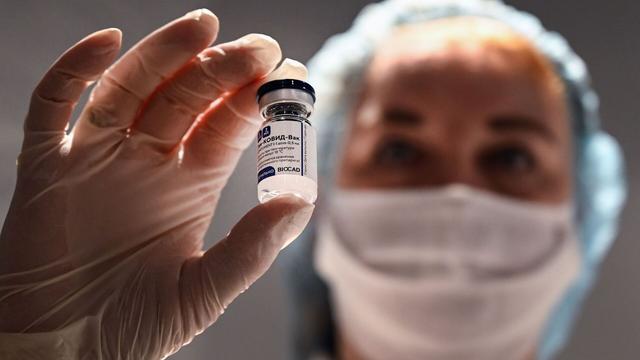 乔治感染新冠病毒，轻症隔离结束后复出的简单介绍