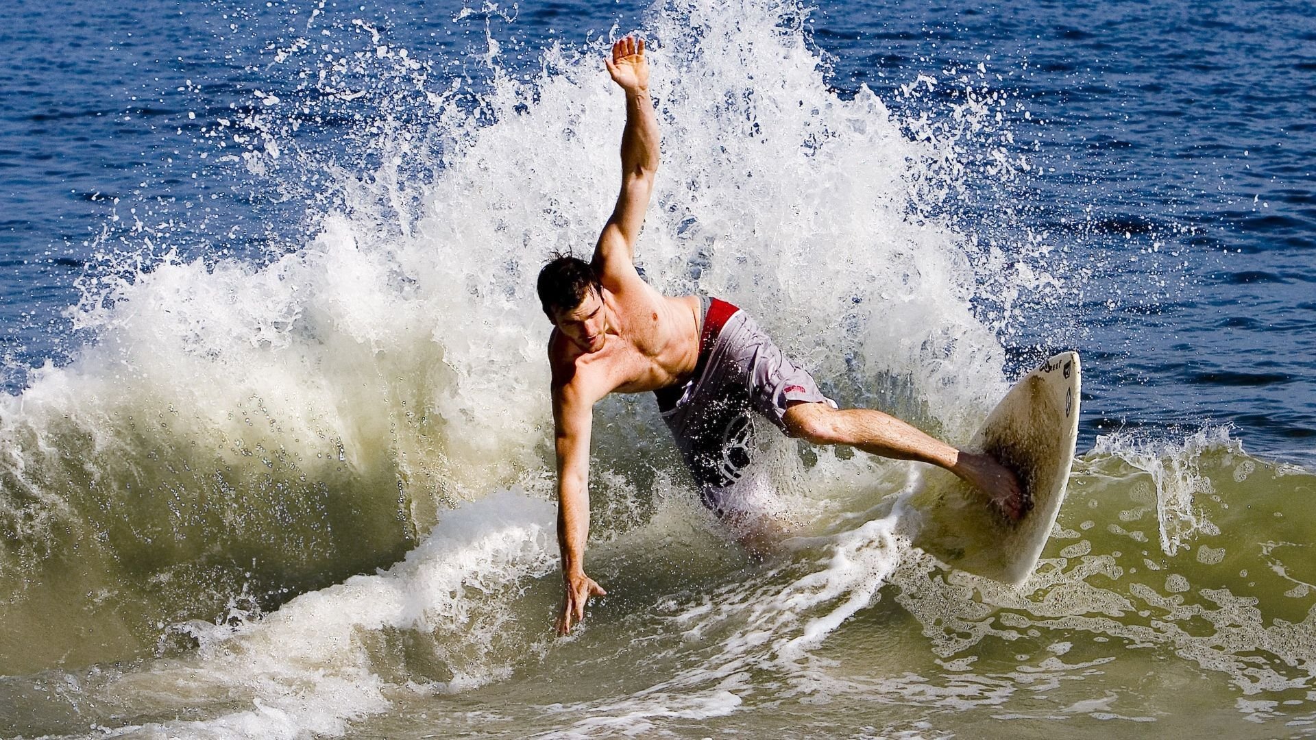 格列兹曼惊艳四座，巴西锋线击溃拜仁防线—一场战术与天赋的完美风暴